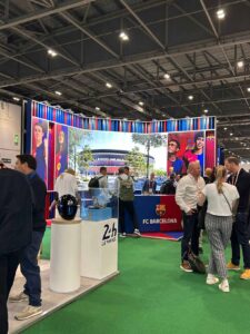 Estand del FC Barcelona en el salón de licencias Brands Licensing Europe