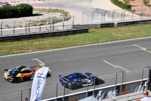 Vehículo patrocinado por la empresa de diamantes Brilianto en la competición de Iberian Supercars